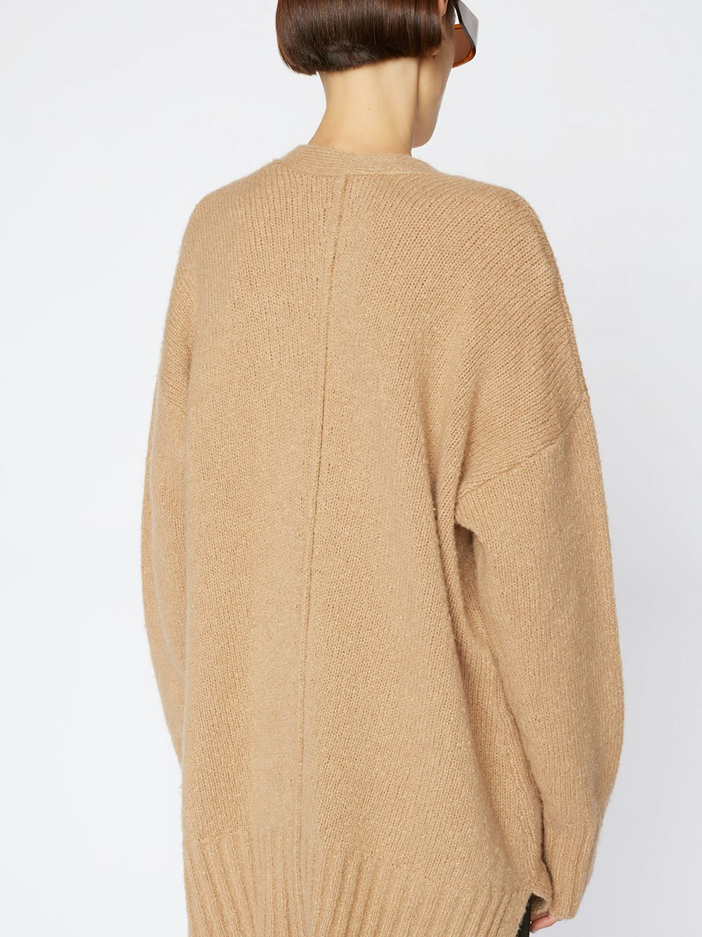 sweater back view alt:size